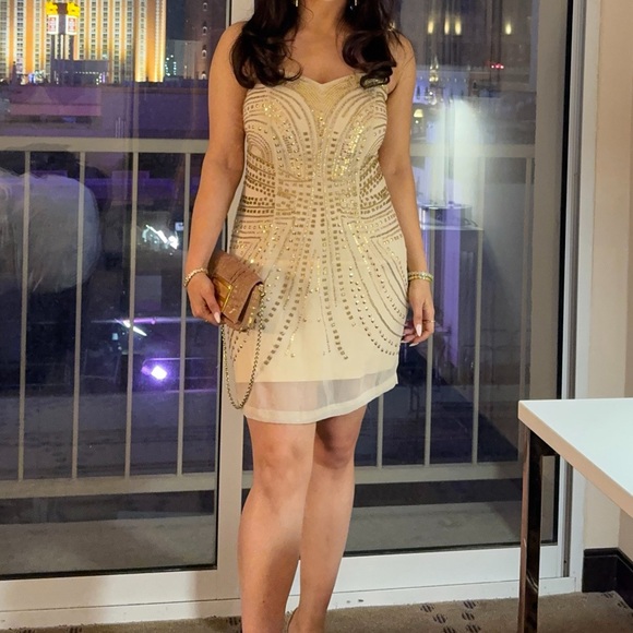 Golden dress - Picture 3 of 7